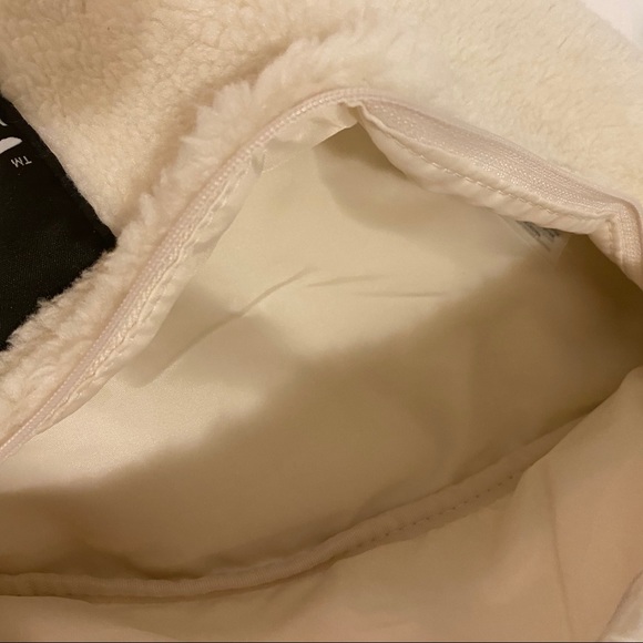 NWOT Kangol x H&M Shearling Bag - Picture 5 of 5